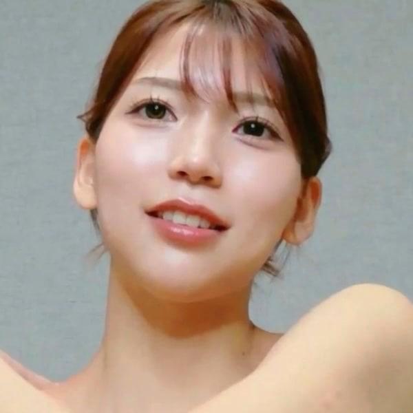 【無修正エロライブチャット】細身スタイル且つ推定Ｆカップお椀型美巨乳女子御降臨！ＳＳＳ級キレイ系超上物美人エロチャット！ラブンスクリ当てオナだ！横画面◎